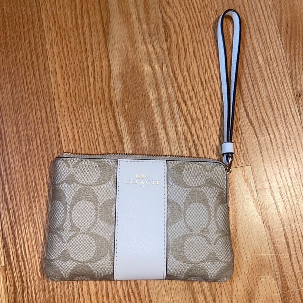 NWOT Coach Wristlet